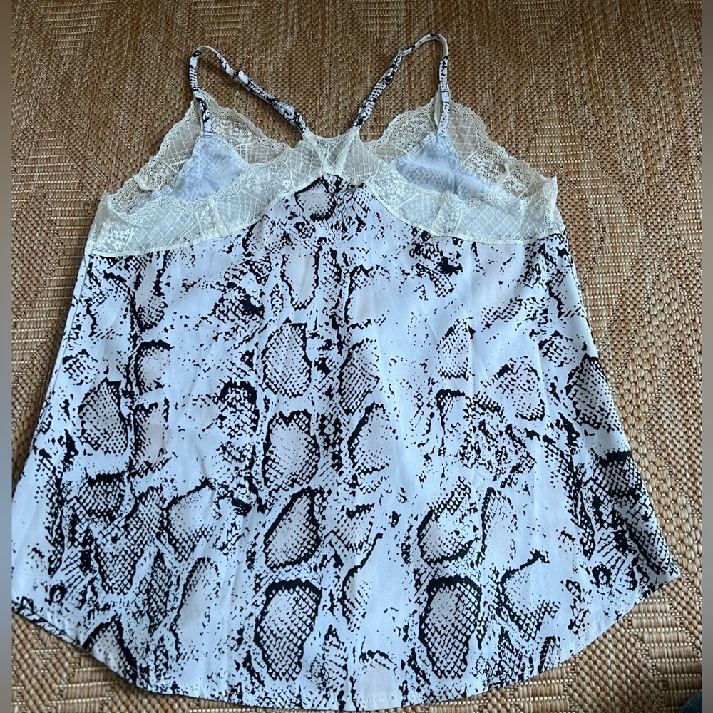 Boutique Women's Scalloped Lace Snake Print V-Neck Cami,Tank Top,Size S - Picture 5 of 8